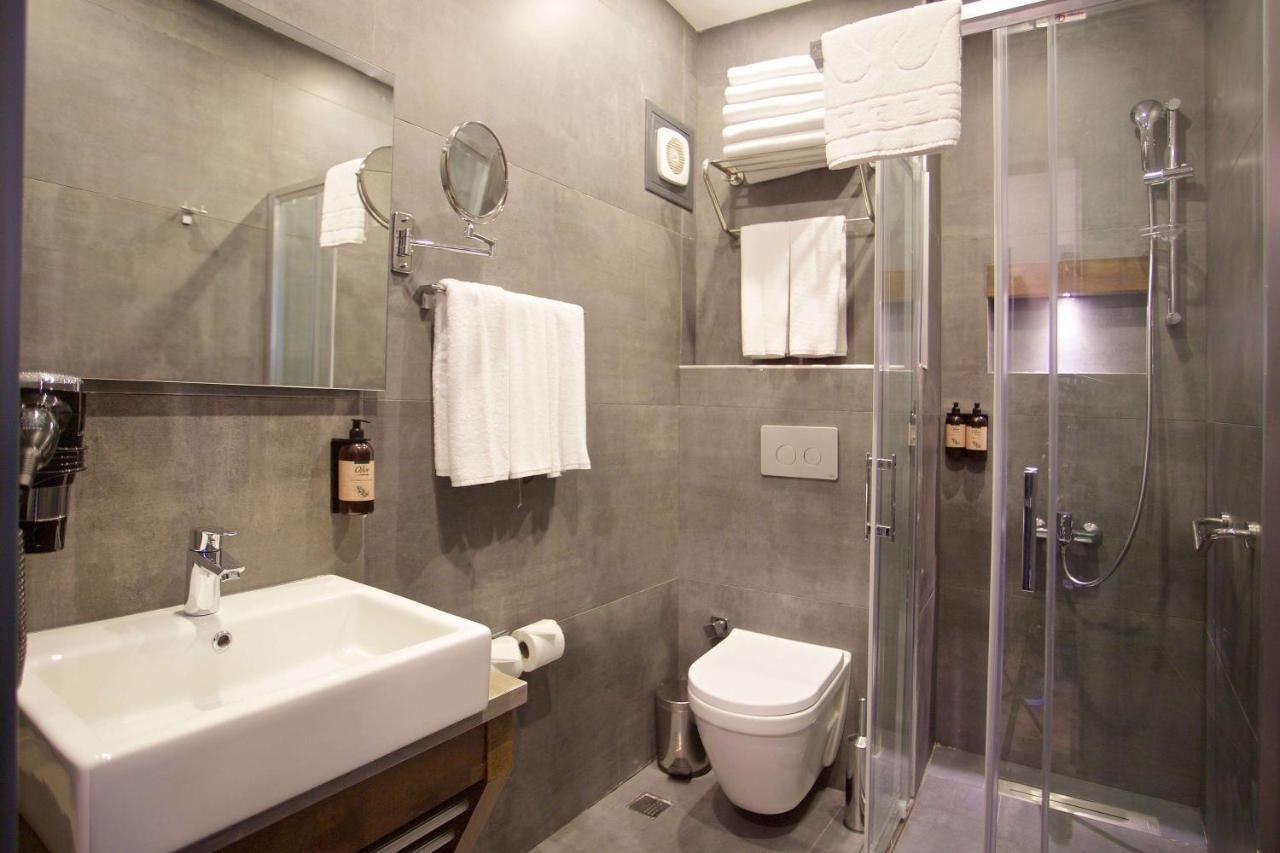 Days Inn By Wyndham Istanbul Arnavutkoy Buitenkant foto