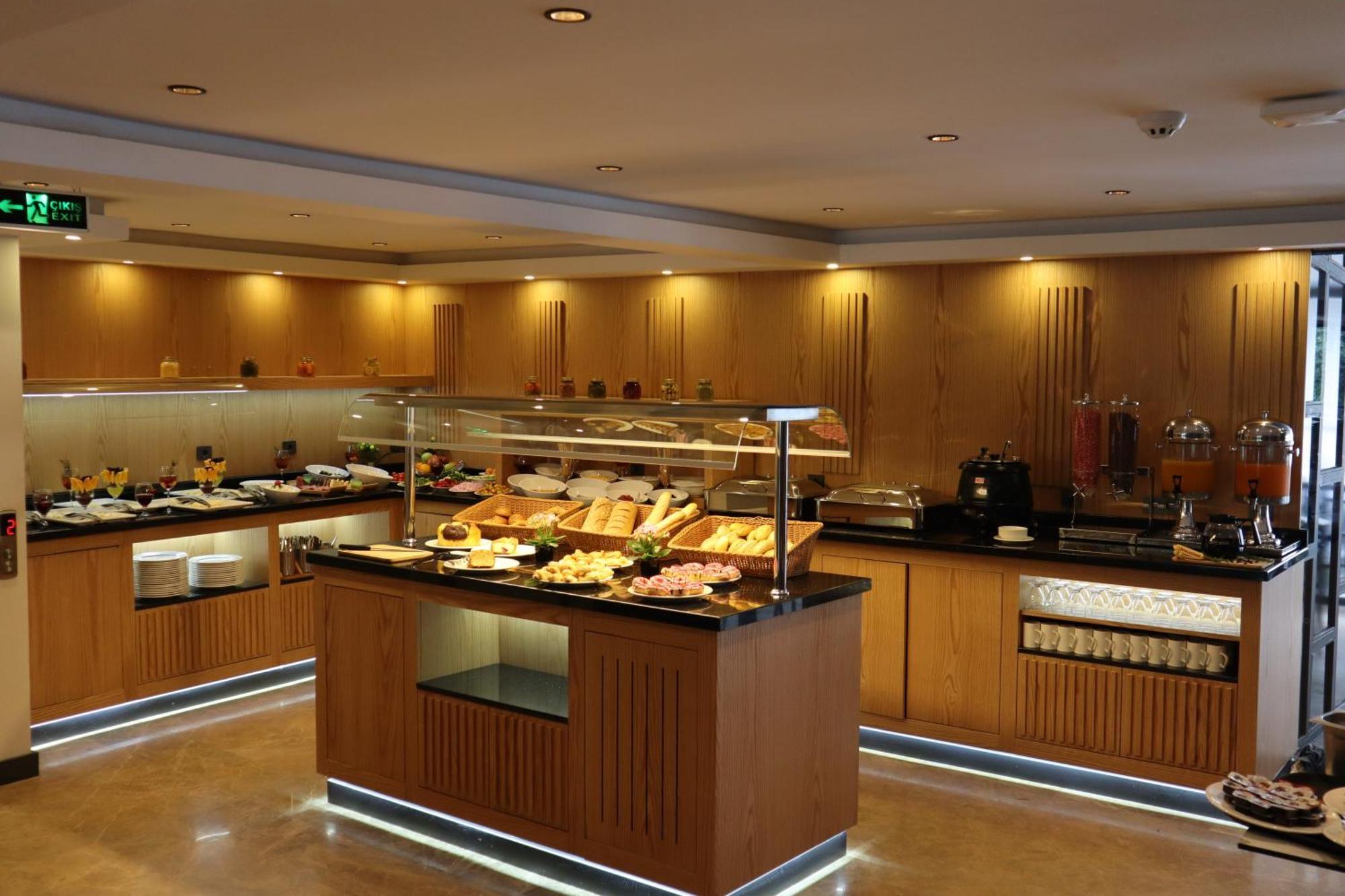 Days Inn By Wyndham Istanbul Arnavutkoy Buitenkant foto