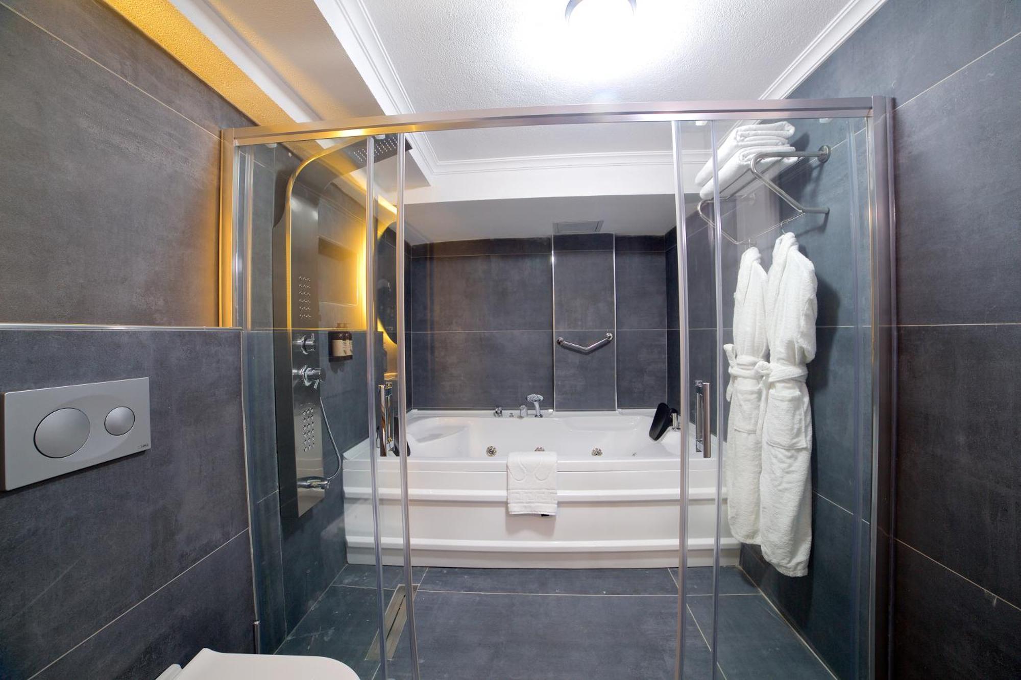 Days Inn By Wyndham Istanbul Arnavutkoy Buitenkant foto